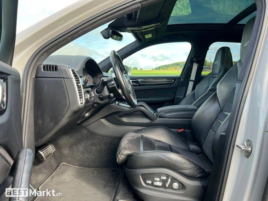 PORSCHE Cayenne GTS