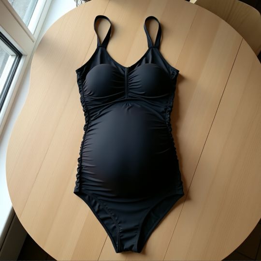 Schwarzer Badeanzug von Mamalicious für den Babybauch in 40